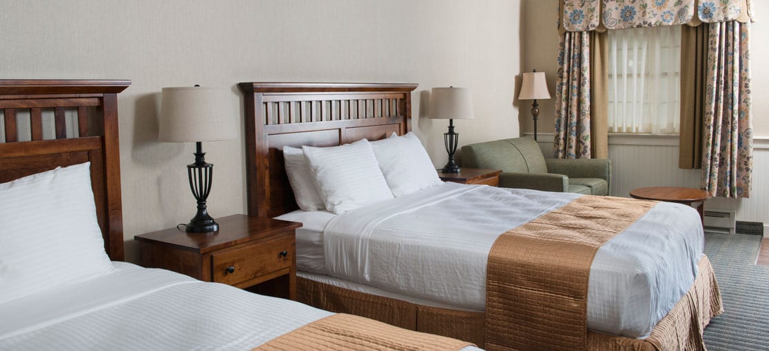 Village Queen Room at Bird-in-Hand Family Inn