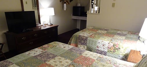 Interior view of Standard Front Building Room at Bird-in-Hand Family Inn